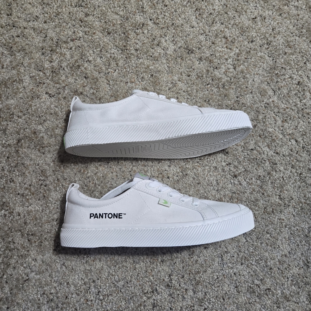 NIB Cariuma OCA Low Pantone Snow White Canvas Shoes - Picture 3 of 6
